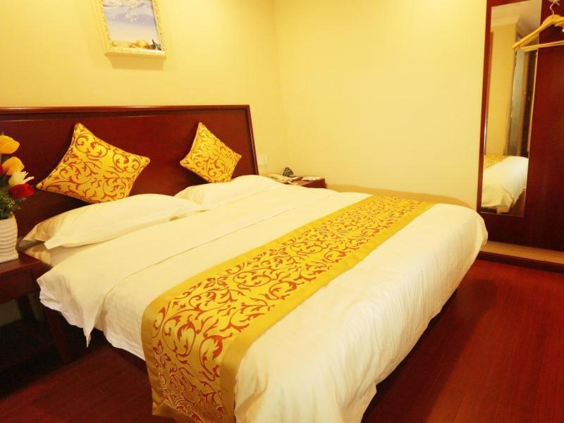 Greentree Inn Zhejiang Jiaxing West Zhongshan Road Vintage Car Building Express Hotel Exterior foto