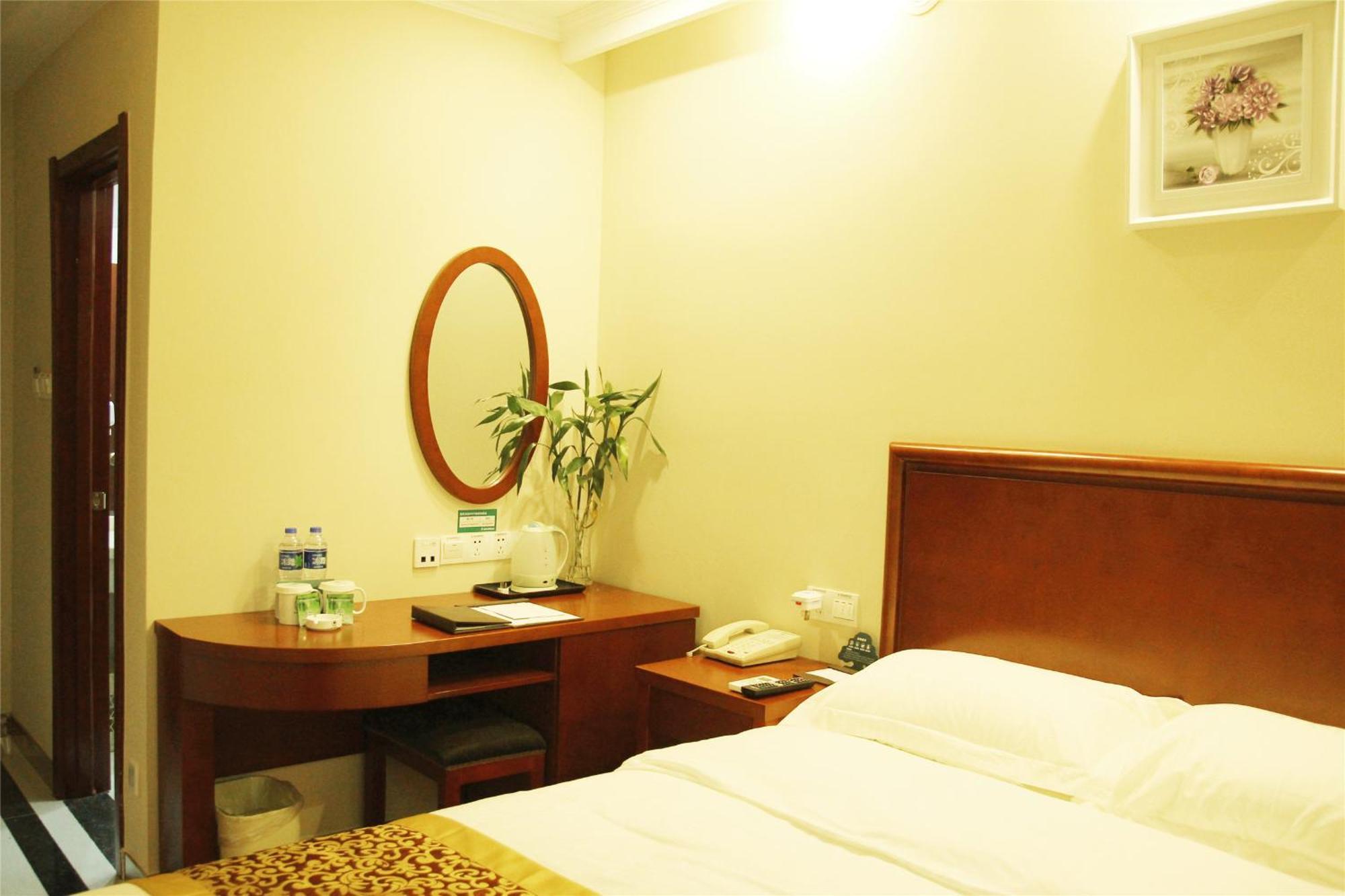 Greentree Inn Zhejiang Jiaxing West Zhongshan Road Vintage Car Building Express Hotel Exterior foto
