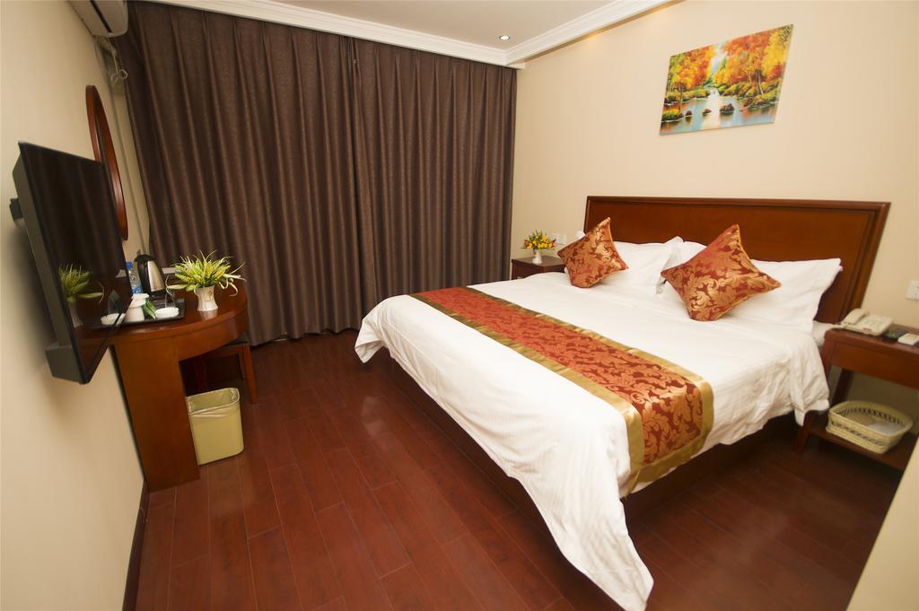 Greentree Inn Zhejiang Jiaxing West Zhongshan Road Vintage Car Building Express Hotel Exterior foto